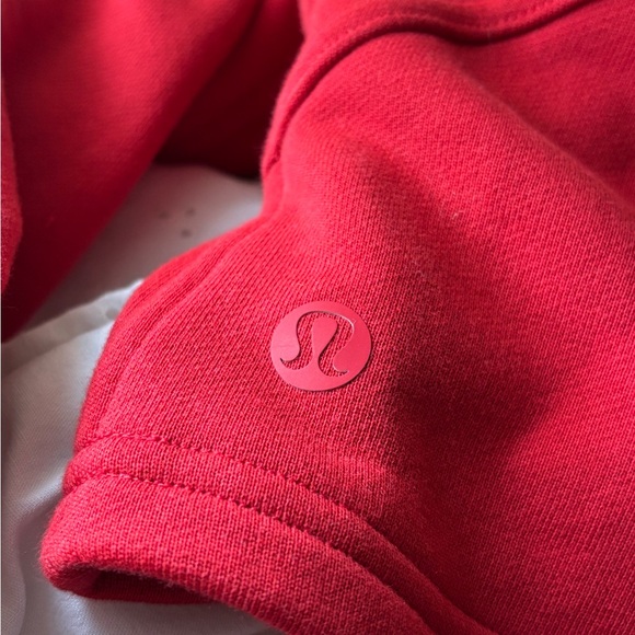 LIMITED EDITION CANADA OLYMPIC LULULEMON
Lululemonn cropped hoodie - Picture 6 of 6